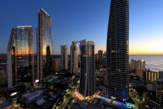 Number 1 H Residences - WiFi, Parking & More by Gold Coast Holidays - Gold Coast - 6