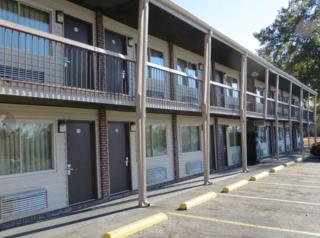 Redwood Inn - 8