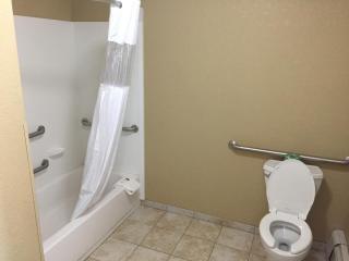 Days Inn by Wyndham Bismarck - 4
