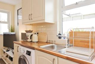 Charming Riverside Apartment - Minutes from City - 5