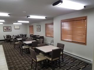 Americas Best Value Inn and Suites Bismarck - Bismarck - 2