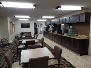 Americas Best Value Inn and Suites Bismarck - Bismarck - 3