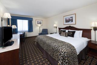 Baymont by Wyndham Osage Beach - 1