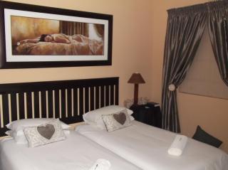 Old Mill Lodge, Seasonal Working Ostrich Farm & Restaurant, Oudtshoorn - 7