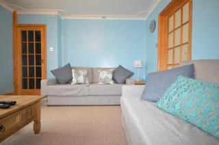Whole House - Sleeps 5 - near town centre - off road parking - Hinckley - 2