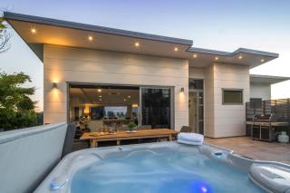 Lakefront Luxury by Amazing Accom - Queenstown - 8