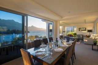 Lakefront Luxury by Amazing Accom - Queenstown - 6