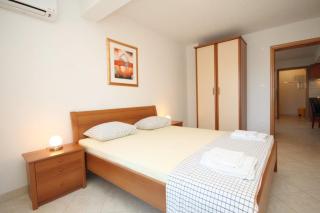 Family friendly apartments with a swimming pool Okrug Gornji, Ciovo - 10401 - 2