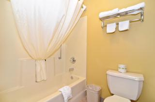 Econo Lodge Louisville Airport - 9