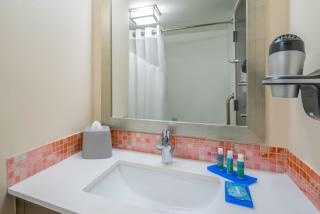 Holiday Inn Express & Suites Nassau by IHG - 6