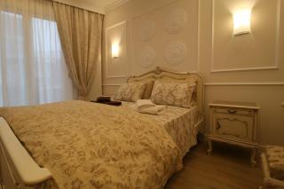 Luxurious Athenian Apartment - 4