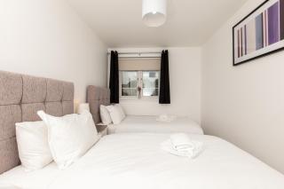 Dunfermline - Premium Two Bedroom Apartment - KW - Dunfermline - 3