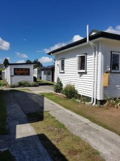Mountains Edge Cabins - Monowai - 1