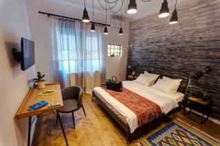 First Hostel - Bucarest - 3