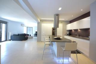 Spacious Fully Equipped 3BD 2Bath Apt in the heart of city with Balconies AC and fast WIFI #2 - Iráclio - 0