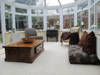 Westmorland - 4 Bedroom House - FREE Parking for up to 7 Cars - Walking distance to QMC and University - Ideal for Contractors and Large Groups - 2