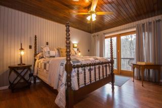 Red Roof mountain cabin with Starlink internet! - Stanley - 3