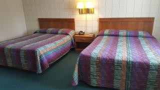 Oakridge Motel - Newaygo - 4
