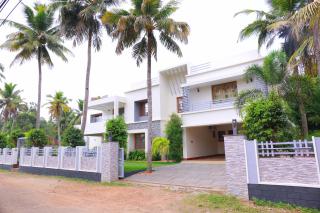 Shamrock Home Stay (5-Bedroom Bungalow) - Thiruvalla - 7