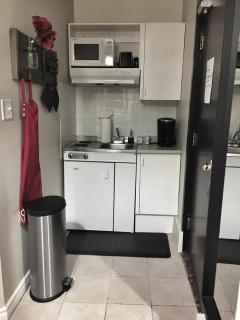 1-Bedroom Cozy Suite #23 by Amazing Property Rentals - Gatineau - 8