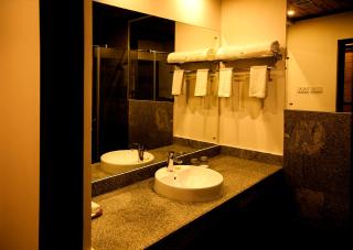 Paloma Backwater Resorts - Alappuzha - 3