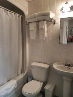 Cozy 2-Bedroom Apartment #25 by Amazing Property Rentals - Gatineau - 3