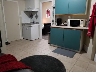 1-Bedroom Cozy Suite #26 by Amazing Property Rentals - Gatineau - 4
