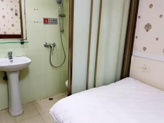 Astronaut's Hotel - Hong Kong - 2
