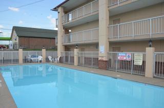 Days Inn by Wyndham Airport Nashville East - 2