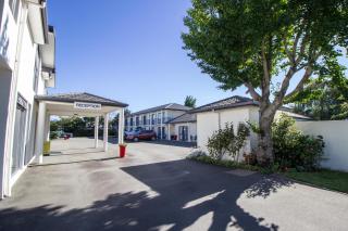 ASURE Phoenix Motor Inn - 1