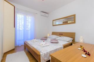 Apartments Matea - Tisno - 4