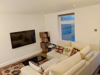 Modern 2 Bedroom Flat with private outdoor terrace - 7