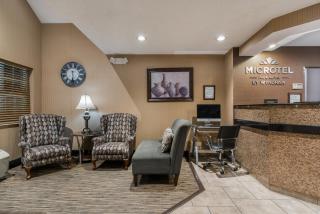 Microtel Inn & Suites by Wyndham Rochester North Mayo Clinic - Rochester - 2