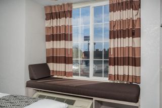 Microtel Inn & Suites by Wyndham Rochester North Mayo Clinic - Rochester - 5