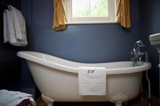 Ravenwood Hall Hotel - 9