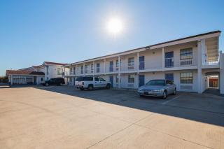 Motel 6-Grand Prairie, TX - Interstate 30 - 4