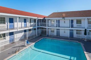 Motel 6-Grand Prairie, TX - Interstate 30 - 6