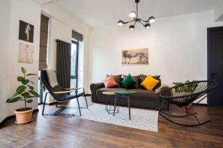 2BR Apt with Pool & Gym in the Building- By Wehost - Tbilisi - 0