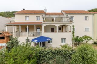 Apartments Karlo - Bol - 0