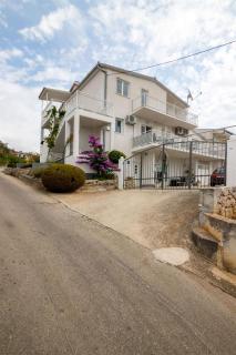 Apartments Mirjana - Marina - 0