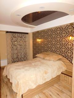 Central Luxe Apartment - 4