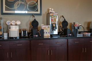 Cobblestone Hotel and Suites - Jefferson - 3