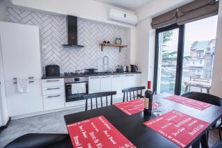 2BR Apt with Pool & Gym in the Building- By Wehost - Tbilisi - 6