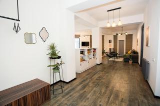 2BR Apt with Pool & Gym in the Building- By Wehost - Tbilisi - 9