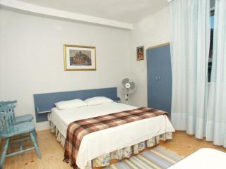 Apartments by the sea Komiza, Vis - 2429 - 1