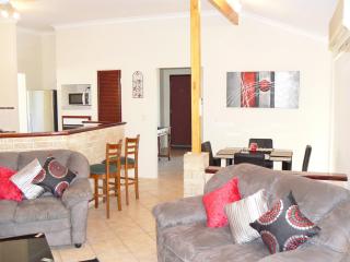 Geraldton Luxury Retreat 2 with free Streaming - Geraldton - 8