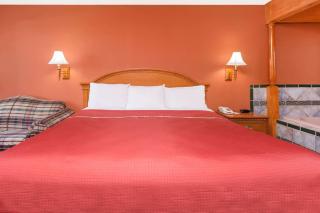 Regency Inn & Suites-Hamilton Place - 1