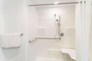 Super 8 by Wyndham Riviera Beach West Palm Beach - Riviera Beach - 1