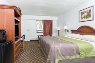 Super 8 by Wyndham Riviera Beach West Palm Beach - Riviera Beach - 4