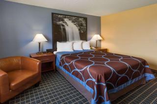 Super 8 by Wyndham Janesville - 9